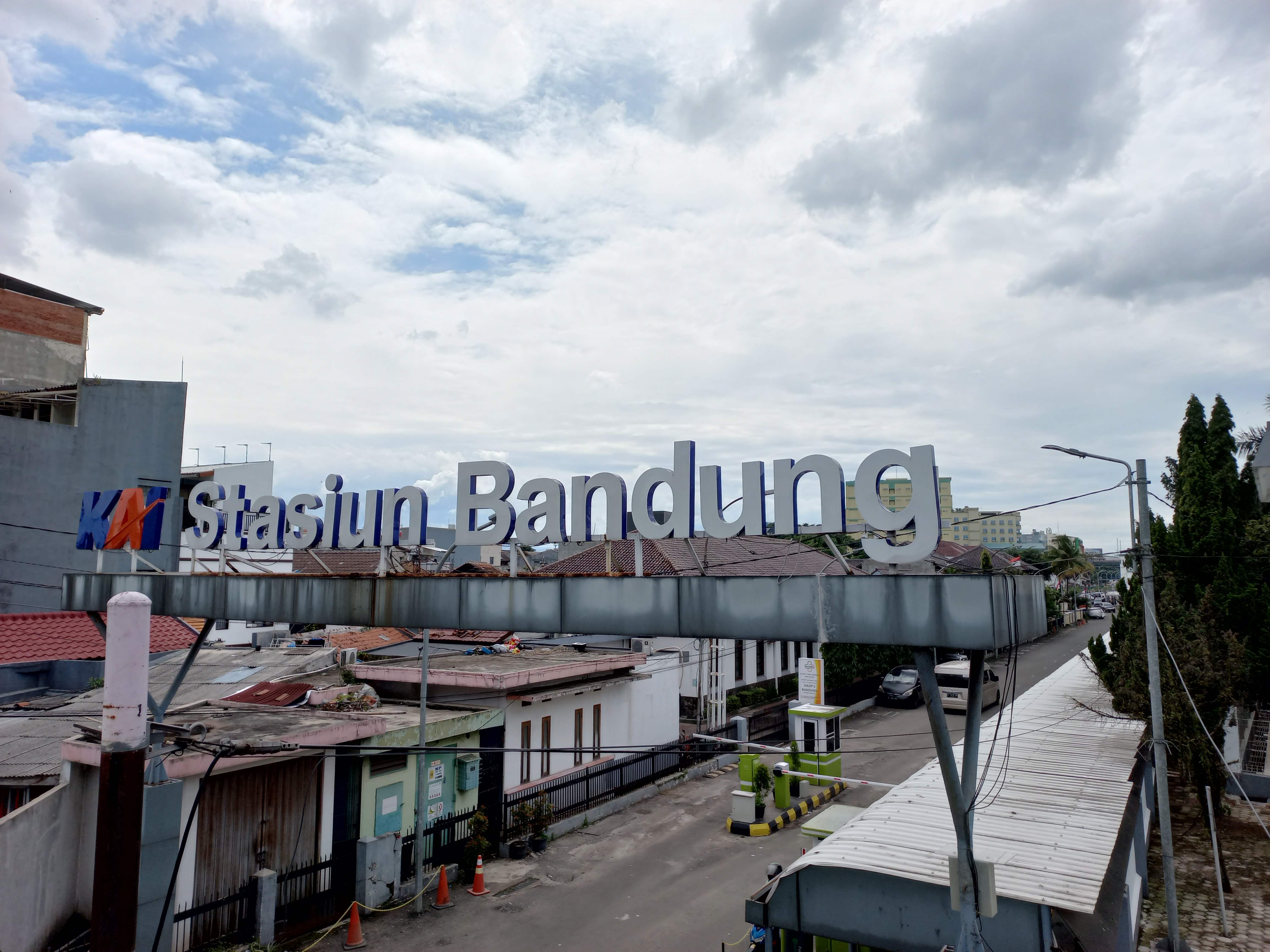 Trip to Bandung – Nyobain Naik Kereta Lokal ke Bandung Cuma 20-ribuan!
