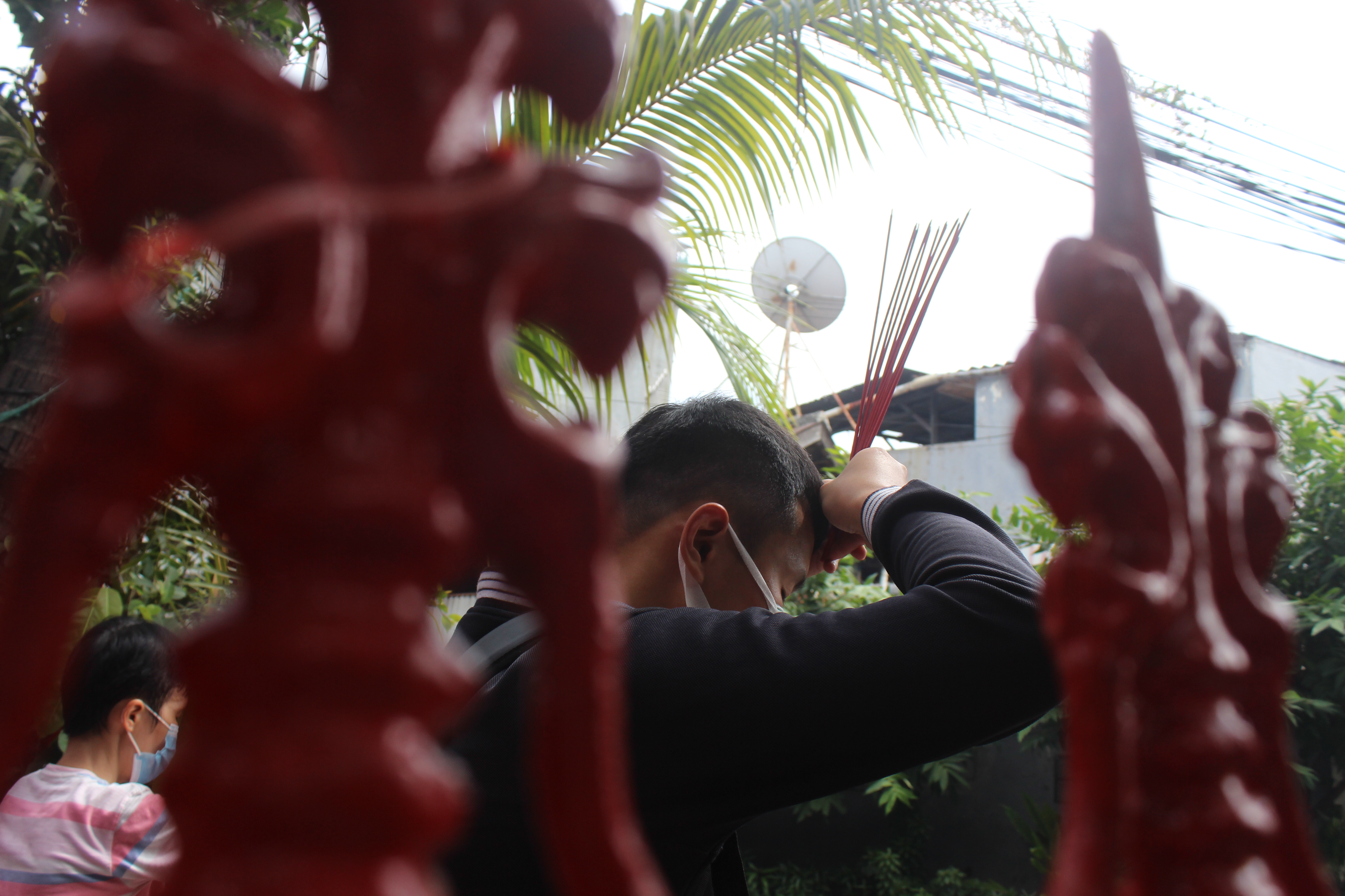 Hunting Foto – Motret Kegiatan Ibadah pada Perayaan Imlek 2023 di Petak Sembilan Jakarta