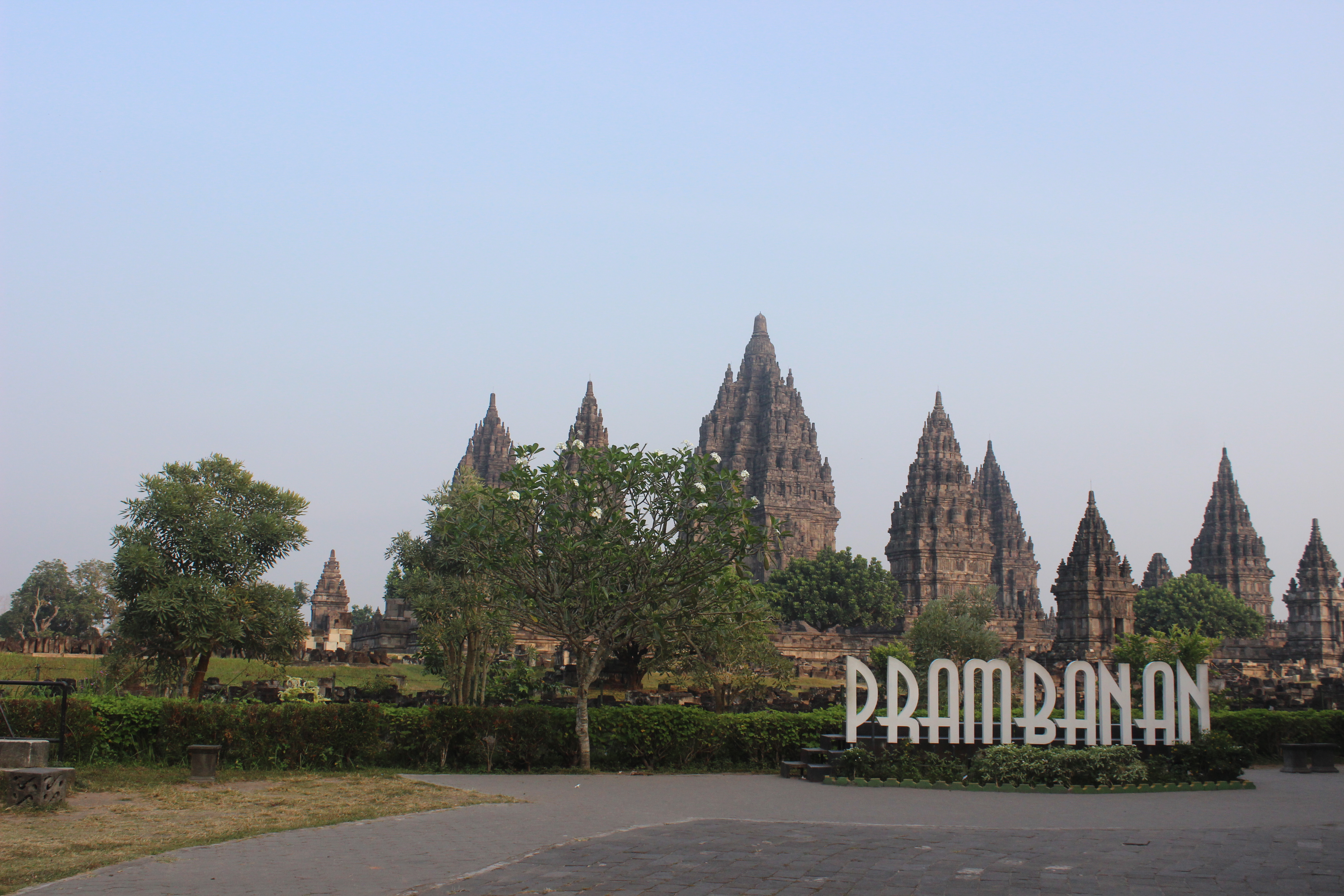 Trip to Yogyakarta (1) – Berburu Sunset ke Klaten dan Prambanan untuk Pertama Kalinya