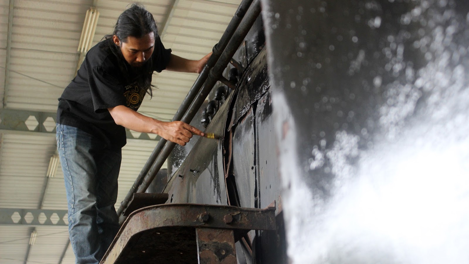 Serunya Melihat Proses Preservasi Kereta Lokomotif di Museum Transportasi TMII
